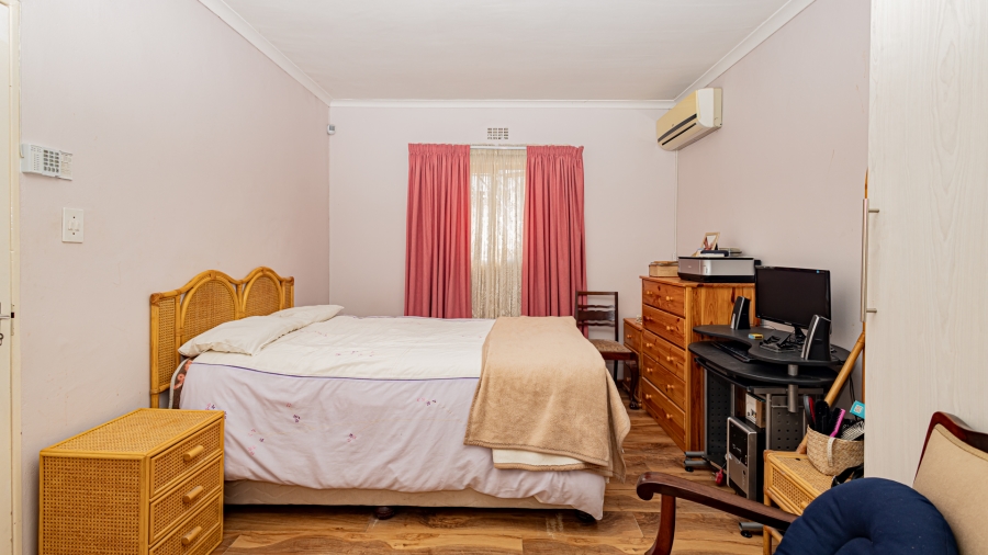 3 Bedroom Property for Sale in Loucharmante Western Cape